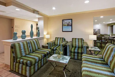 Photo 3 - La Quinta Inn & Suites by Wyndham Sawgrass