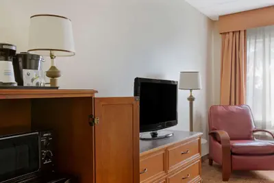 Photo 5 - La Quinta Inn & Suites by Wyndham Sawgrass