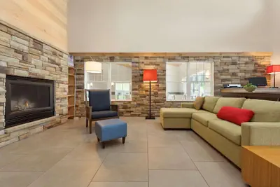 Photo 2 - Country Inn & Suites by Radisson, Decorah, IA