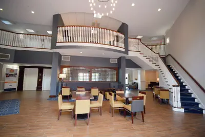 Photo 4 - Hampton Inn Salem East - Electric Road