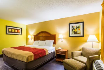 Photo 2 - Econo Lodge Picayune