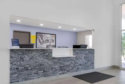 Photo 3 - Super 8 by Wyndham Amarillo West