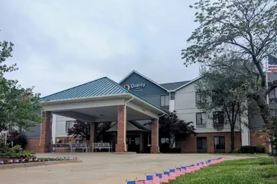 Photo 2 - Quality Inn Warrensburg