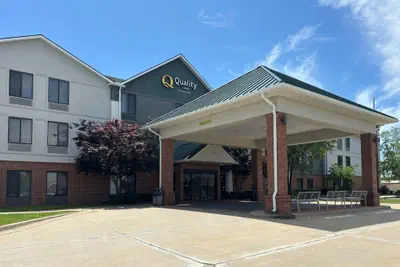 Photo 2 - Quality Inn Warrensburg