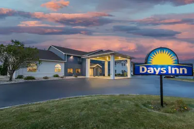 Photo 2 - Days Inn by Wyndham Sturtevant / Racine / Mount Pleasant