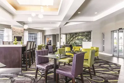 Photo 5 - La Quinta Inn & Suites by Wyndham Alexandria Airport