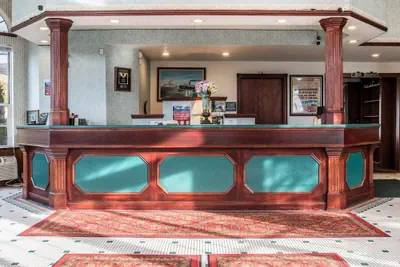 Photo 3 - Clarion Hotel Mackinaw City Beachfront