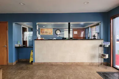 Photo 3 - Texas Inn & Suites Raymondville