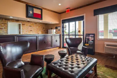 Photo 3 - SureStay Hotel by Best Western Floresville