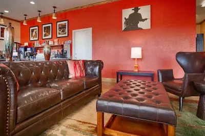 Photo 4 - SureStay Hotel by Best Western Floresville