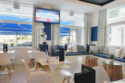 Photo 2 - The Penguin Hotel