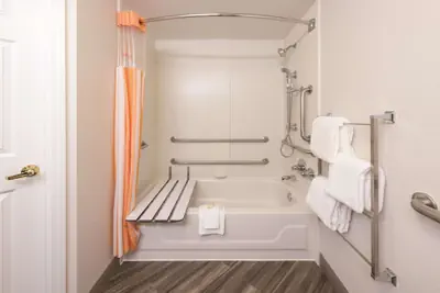 Photo 5 - La Quinta Inn & Suites by Wyndham St. Louis Westport