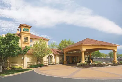 Photo 2 - La Quinta Inn & Suites by Wyndham St. Louis Westport