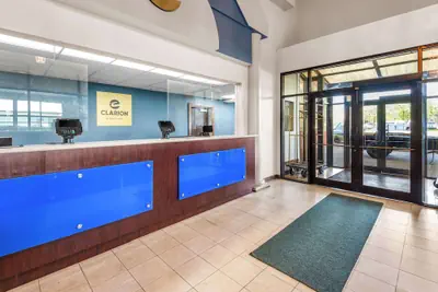 Photo 4 - Clarion Inn & Suites Indianapolis Northwest