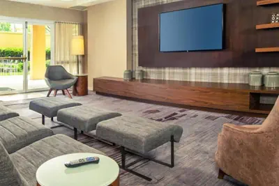 Photo 4 - Comfort Inn & Suites Bethlehem Lehigh Valley Airport