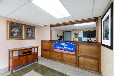 Photo 5 - Howard Johnson by Wyndham Gillette
