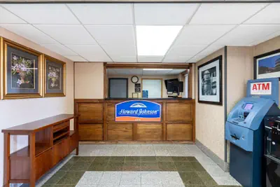 Photo 3 - Howard Johnson by Wyndham Gillette