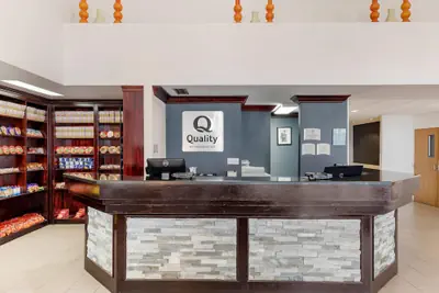Photo 4 - Quality Inn & Suites Denver Airport - Gateway Park
