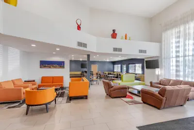 Photo 3 - Quality Inn & Suites Denver Airport - Gateway Park