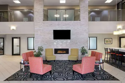 Photo 2 - La Quinta Inn & Suites by Wyndham Kokomo