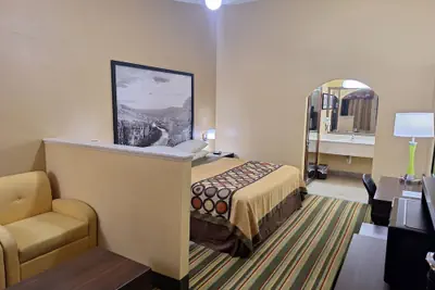Photo 4 - Super 8 by Wyndham Weslaco