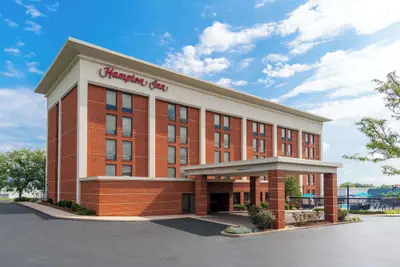Photo 2 - Hampton Inn Martinsburg