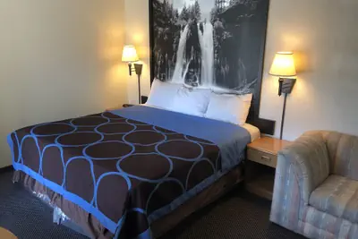 Photo 4 - Super 8 by Wyndham Red Bluff