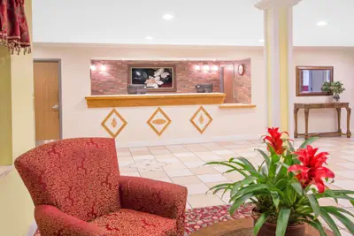 Photo 3 - Days Inn by Wyndham Lake Village