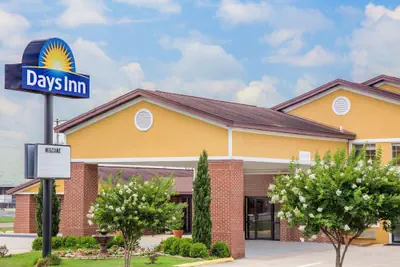 Photo 2 - Days Inn by Wyndham Lake Village