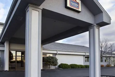 Photo 2 - AmericInn by Wyndham Bay City