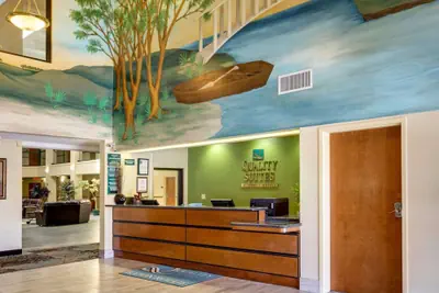 Photo 5 - Quality Suites Baton Rouge East - Denham Springs