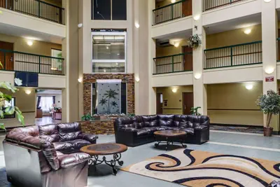 Photo 4 - Quality Suites Baton Rouge East - Denham Springs