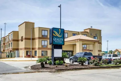 Photo 2 - Quality Suites Baton Rouge East - Denham Springs