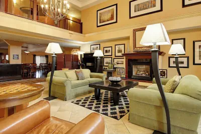 Photo 3 - Phoenix Inn Suites - Albany