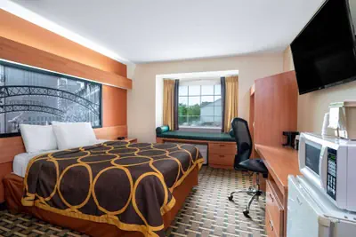 Photo 5 - Super 8 by Wyndham Columbus West