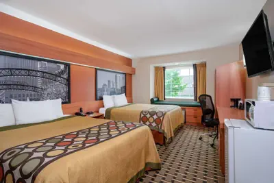Photo 4 - Super 8 by Wyndham Columbus West
