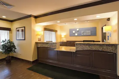 Photo 3 - Holiday Inn Express & Suites Chicago-Deerfield/Lincolnshire by IHG