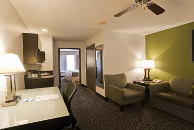 Photo 4 - Holiday Inn Express & Suites Chicago-Deerfield/Lincolnshire by IHG