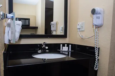 Photo 4 - Fairfield Inn & Suites by Marriott Boston Milford