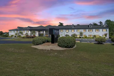 Photo 2 - Blue Water Inn & Suites, BW Signature Collection