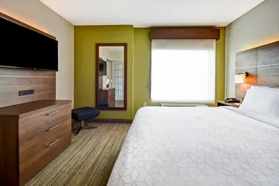 Photo 5 - Holiday Inn Express Newport North - Middletown by IHG