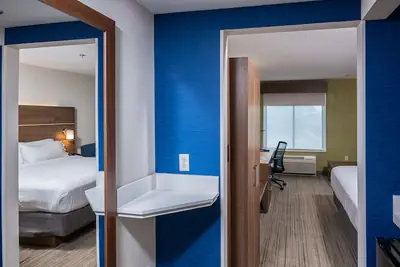 Photo 4 - Holiday Inn Express Newport North - Middletown by IHG