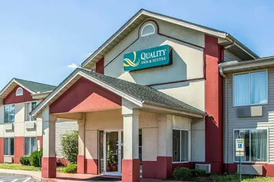Photo 2 - Quality Inn & Suites Middletown - Franklin