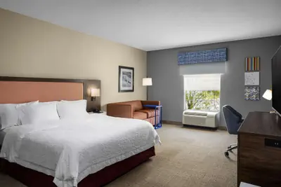 Photo 4 - Hampton Inn & Suites State College at Williamsburg Square