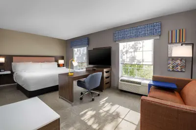 Photo 5 - Hampton Inn & Suites State College at Williamsburg Square