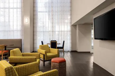 Photo 2 - Hampton Inn & Suites State College at Williamsburg Square
