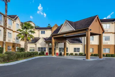 Photo 2 - Red Roof Inn PLUS+ & Suites Savannah - I-95