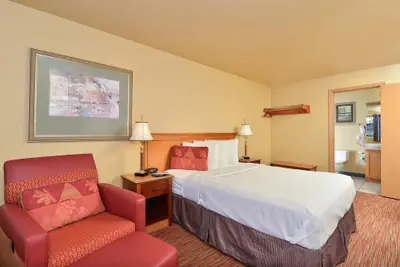 Photo 5 - Americas Best Value Inn Lakewood Tacoma S
