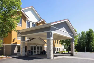 Photo 2 - Holiday Inn Express Hotel & Suites Brattleboro by IHG