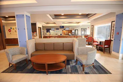 Photo 3 - Holiday Inn Express & Suites Ashland by IHG
